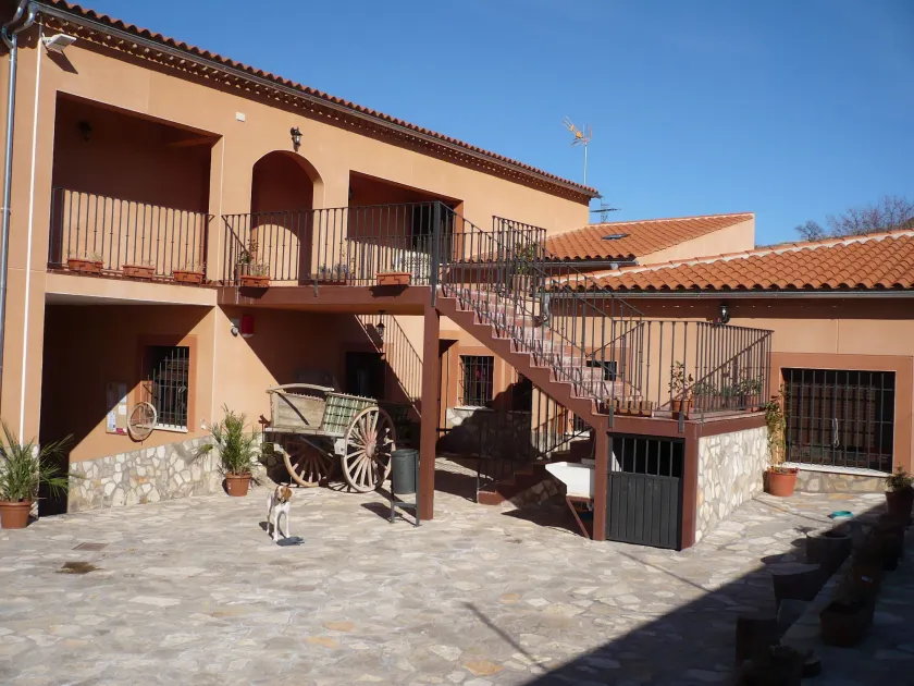 Albergue Serranilla - Hostel - Image 1