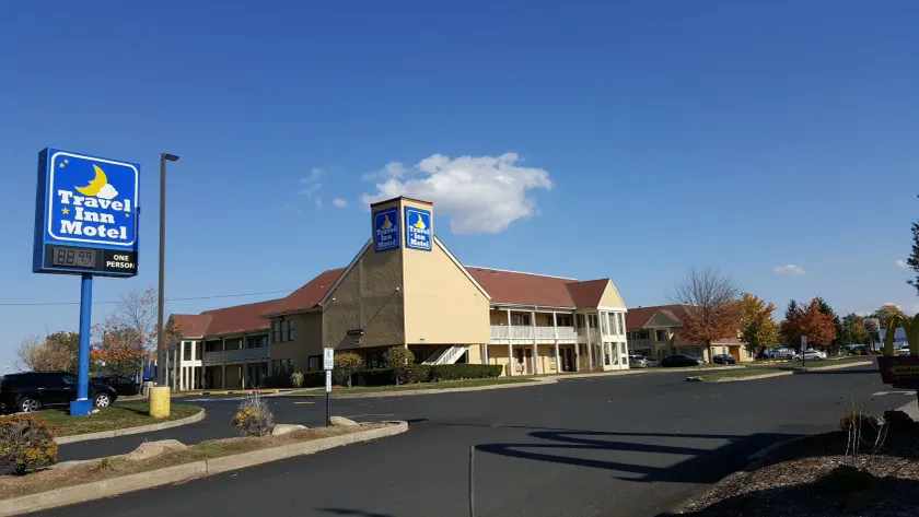 Travel Inn Motel - Image 1