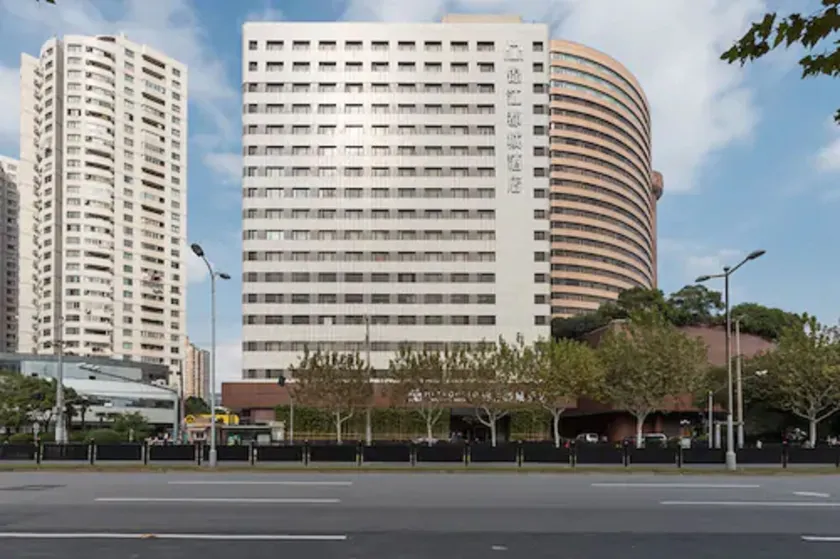 Jinjiang Metropolo Shanghai Xujiahui Nanhuating Hotel - Image 1