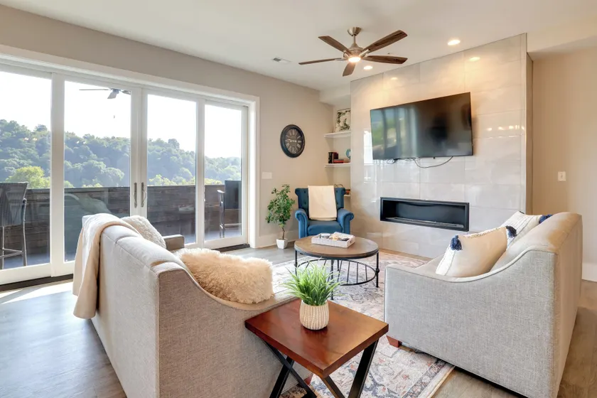 Luxury Downtown Loft - Balcony and Rooftop Bar! - Image 1
