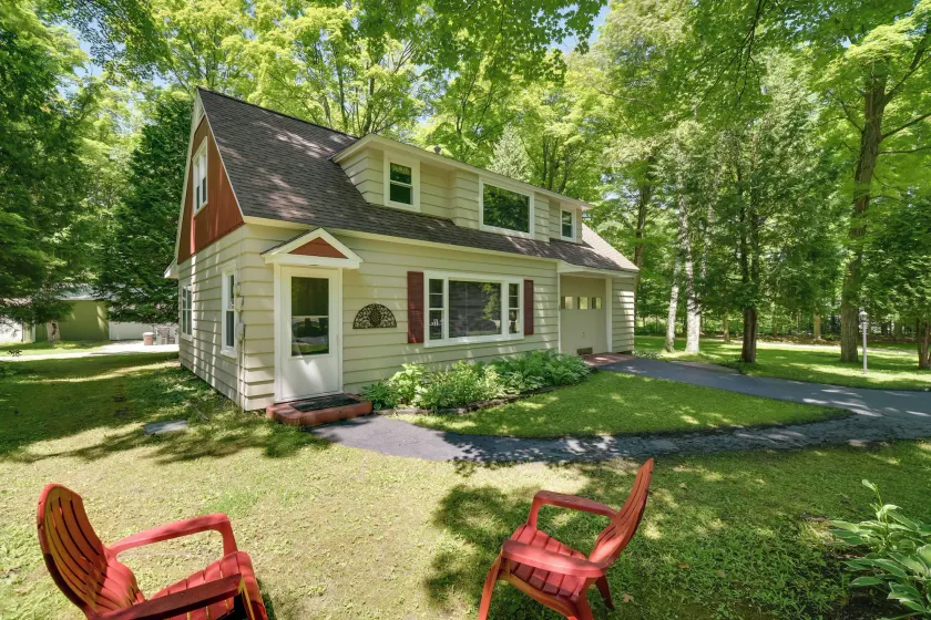 'The Carriage House:' Walk to Peninsula State Park - Image 1