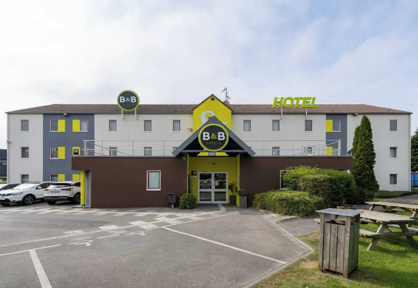 B&B HOTEL Calais Centre St Pierre - Image 1