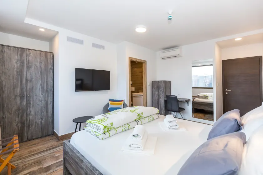 Apinelo Tower Rooms - Image 1