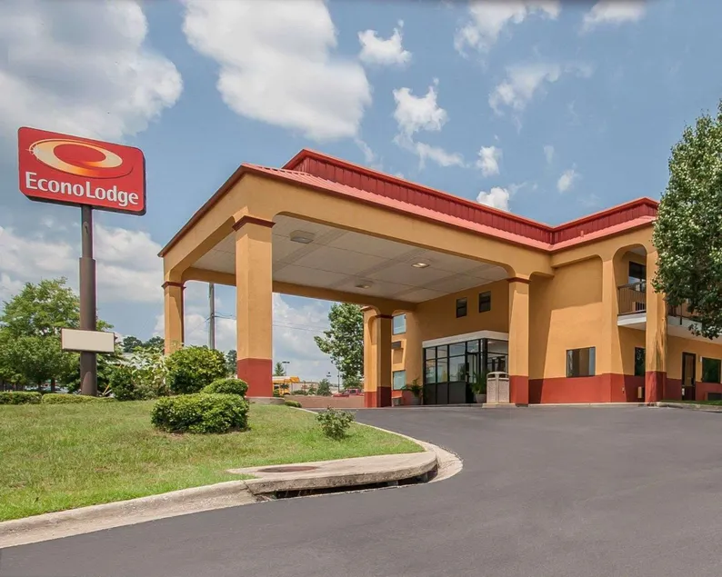 Econo Lodge Northport near University - Image 1
