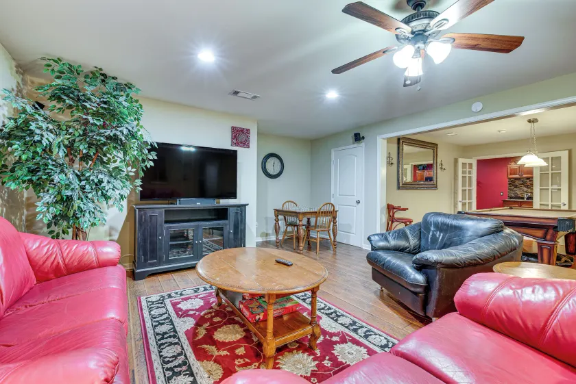 Pool Table & Patio: Cozy Lawrenceville Apt - Image 1