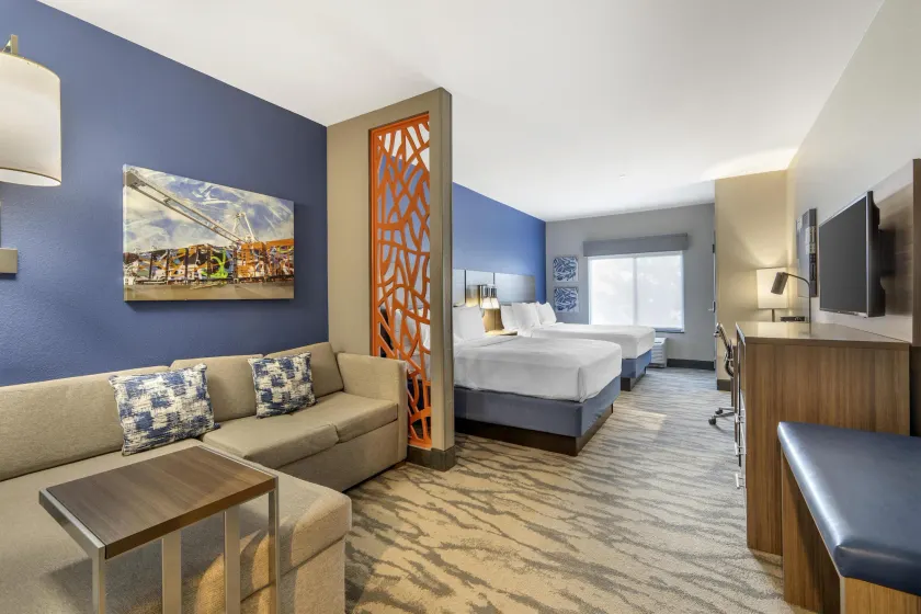 Best Western Plus Castlerock Inn & Suites - Image 1