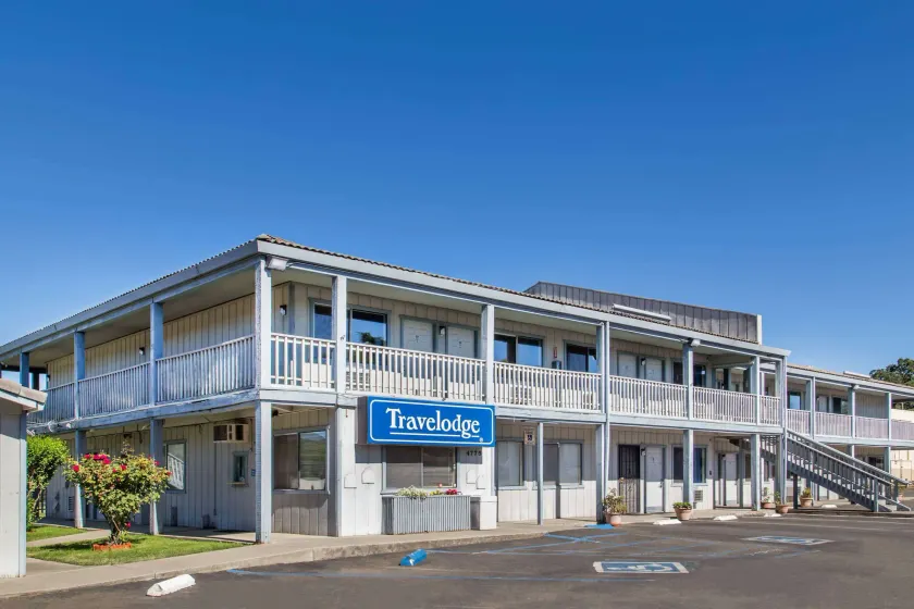 Travelodge by Wyndham Clearlake - Image 1