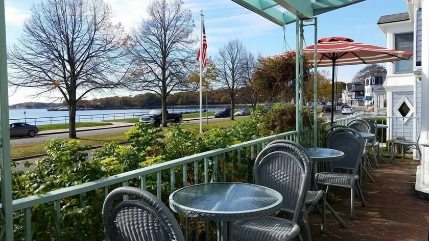 Harborview Inn - Image 1