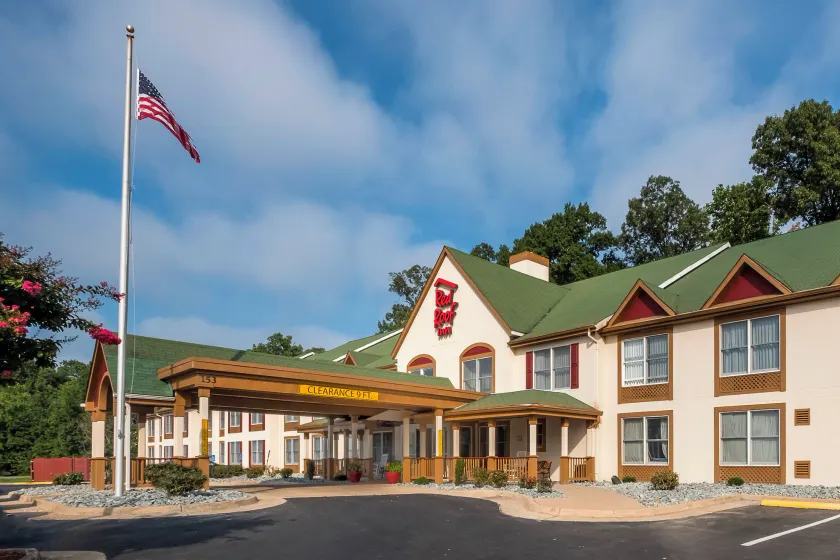 Red Roof Inn & Suites Stafford, VA - Quantico - Image 1