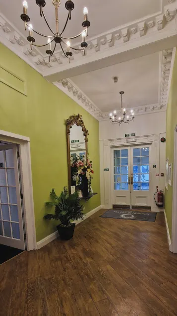 The Osborne Hotel - Interior entrance