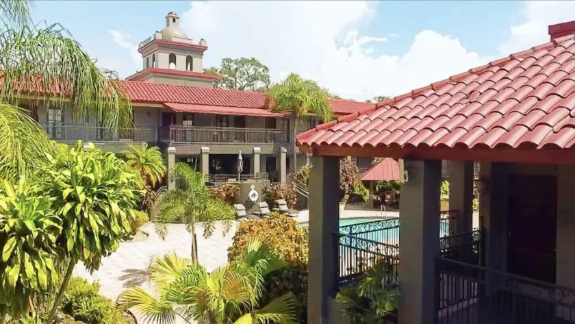 Red Roof Inn PLUS+ & Suites Tampa - Image 1