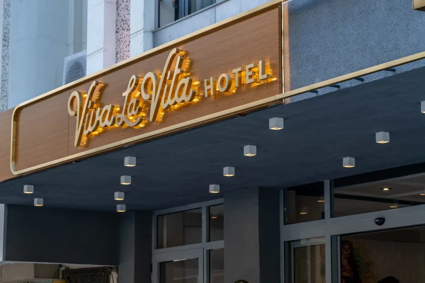 Viva La Vita Hotel - Image 1