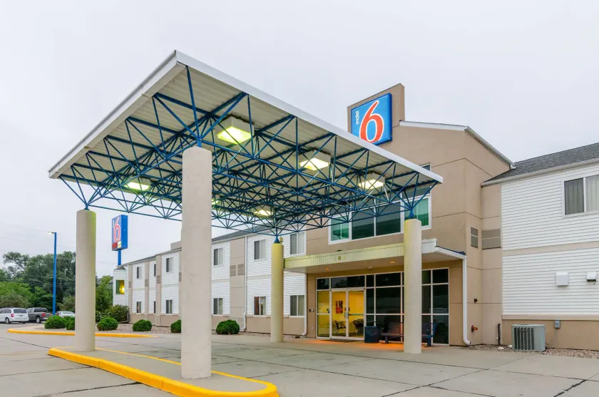 Motel 6-Kearney, NE - Image 1