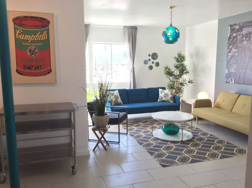 Modern Downtown Condo - Image 1