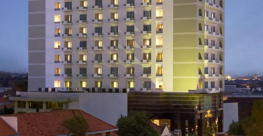 Hotel Santika Pandegiling - Surabaya - Image 1