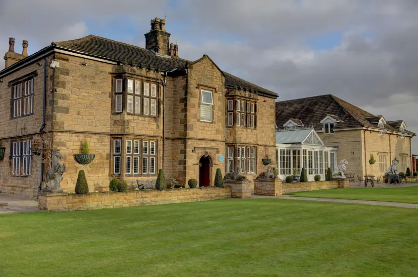 Rogerthorpe Manor Hotel - Image 1