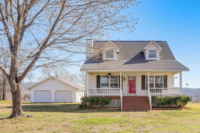 Unique Family Home on Working Ranch in Henderson! - Image 1
