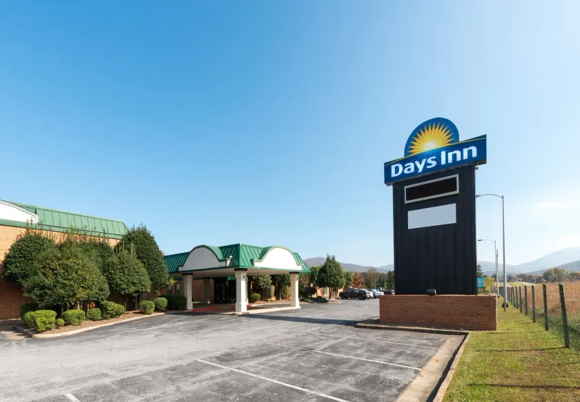 Days Inn by Wyndham Luray Shenandoah - Image 1