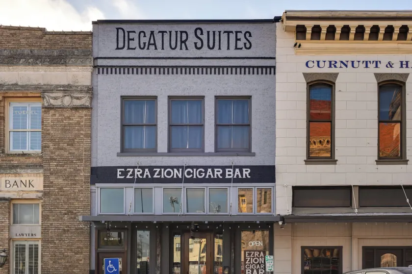 Western-themed Decatur Studio on Main Street! - Interior