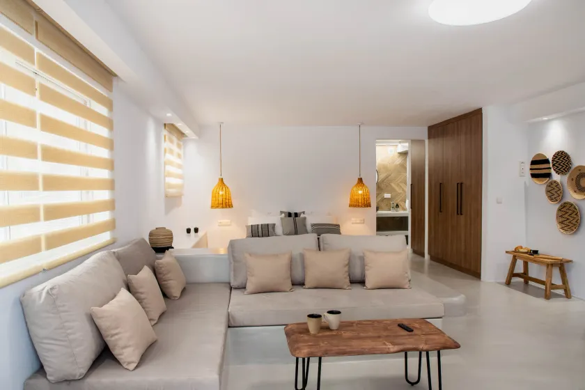 Pebble Luxury Suite by the Sea - Image 1