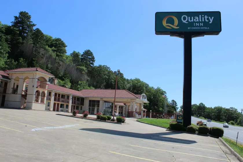 Quality Inn Conway - Greenbrier - Image 1