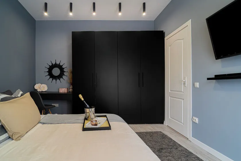 Stylish Designer 2BR Apartment by Dambovitei - Chambre