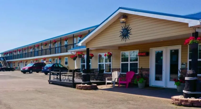 Parlee Beach Motel - Image 1