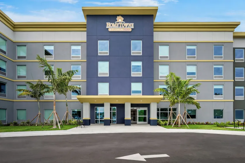 HomeTowne Studios by Red Roof Fort Myers - Image 1