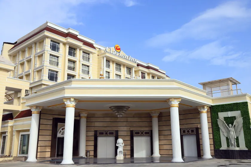 Clarion Inn Indore - Image 1
