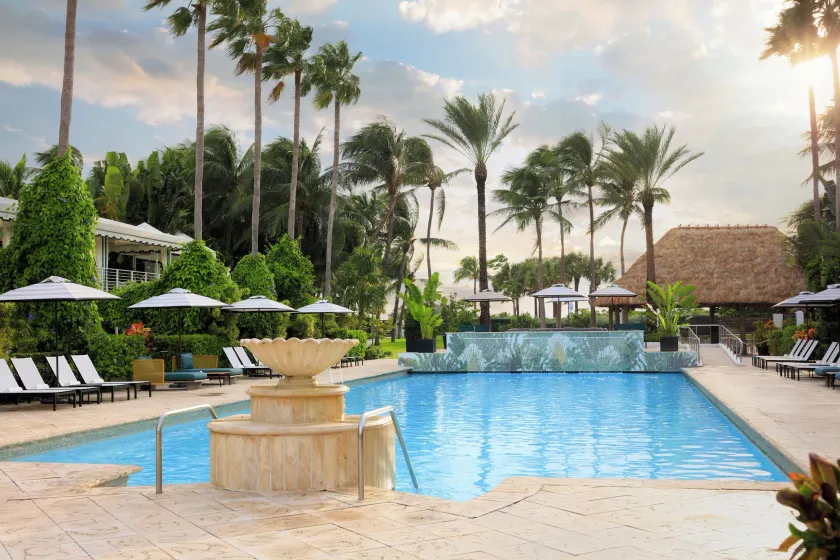 Kimpton Surfcomber Hotel by IHG - Image 1
