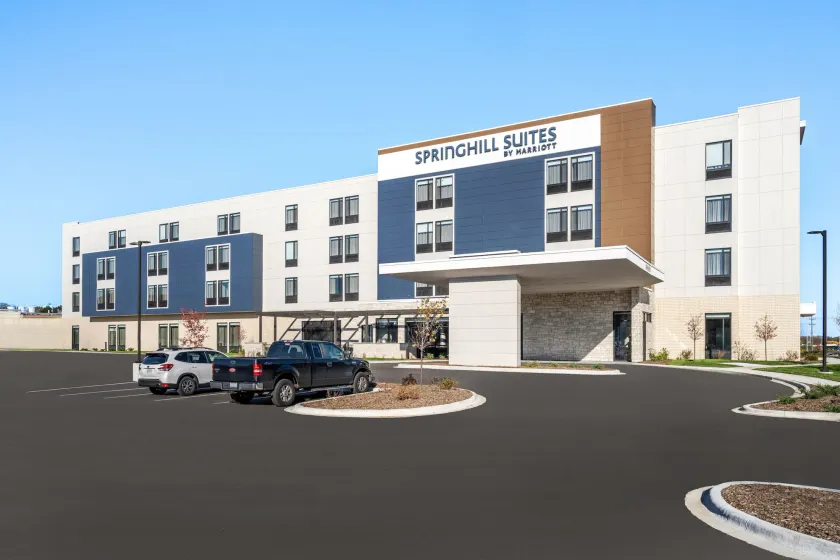 SpringHill Suites by Marriott Menomonee Falls - Image 1