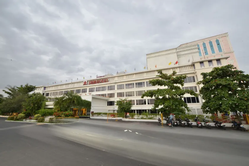 SRM Hotel Maraimalai Nagar Chennai - Image 1