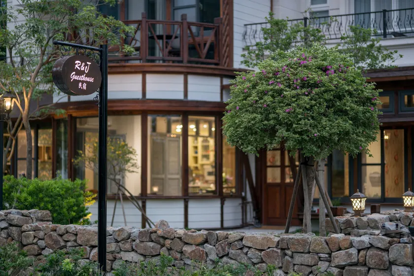 R&J Guesthouse - Image 1