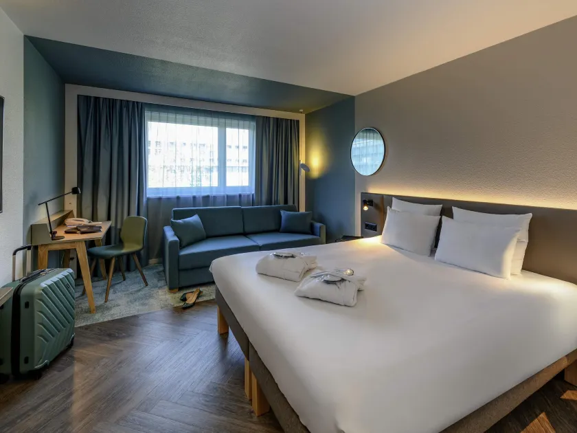 Novotel Zurich City West - Image 1