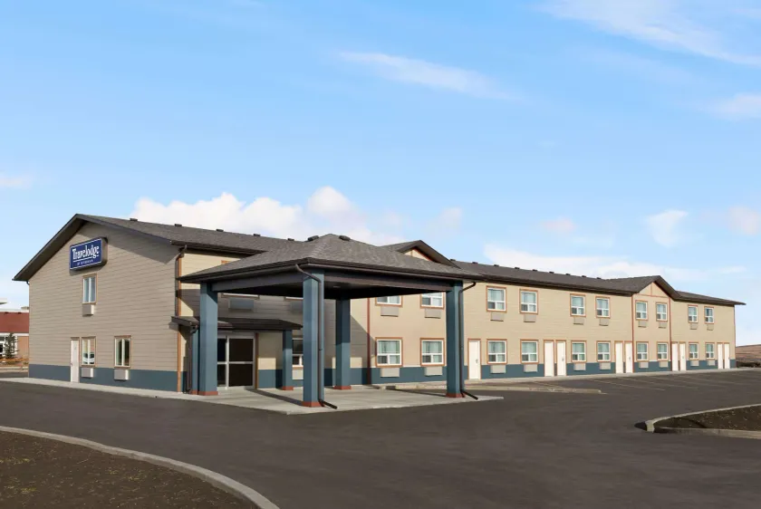 Travelodge by Wyndham Pincher Creek - Image 1