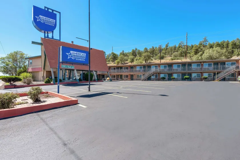 Americas Best Value Inn and Suites Flagstaff - Image 1