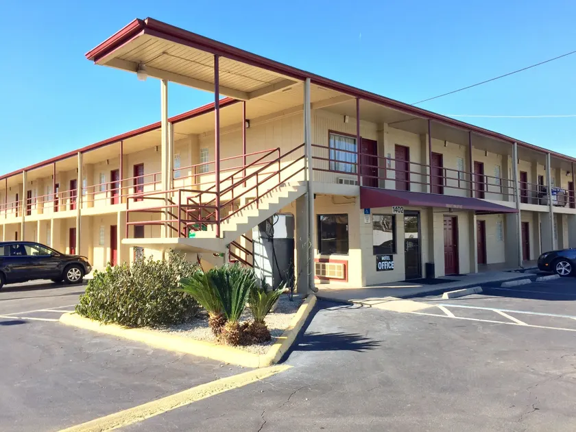 Budget Inn - Image 1