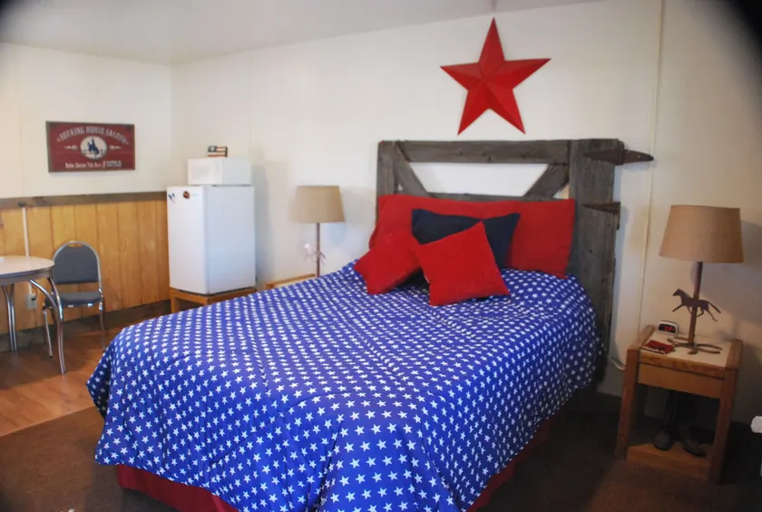 Cowboy Country Inn - Image 1