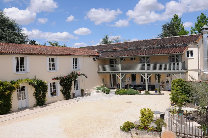 Logis Hôtel l'Essille - Image 1