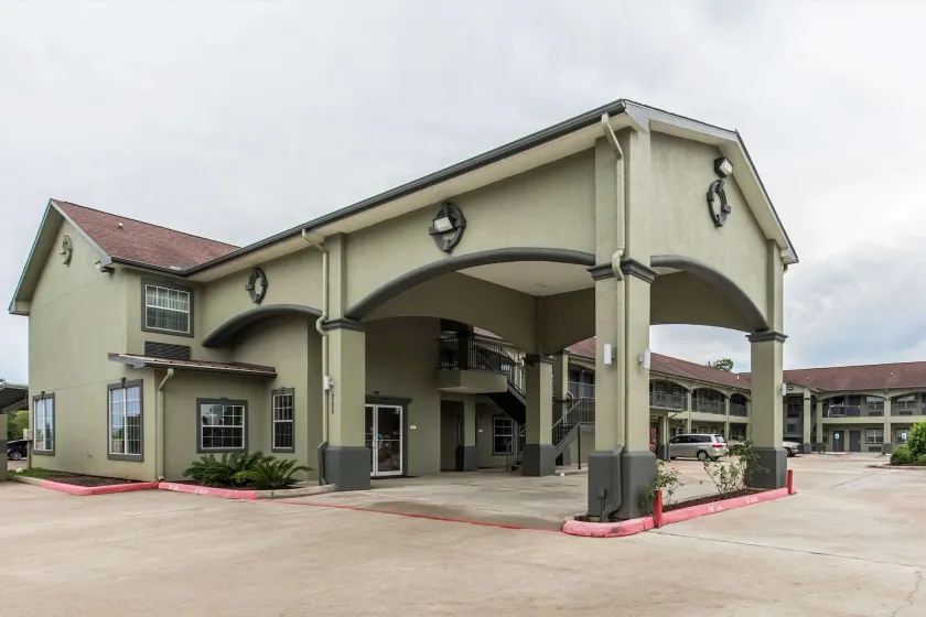 Quality Inn & Suites Bridge City Orange - Image 1