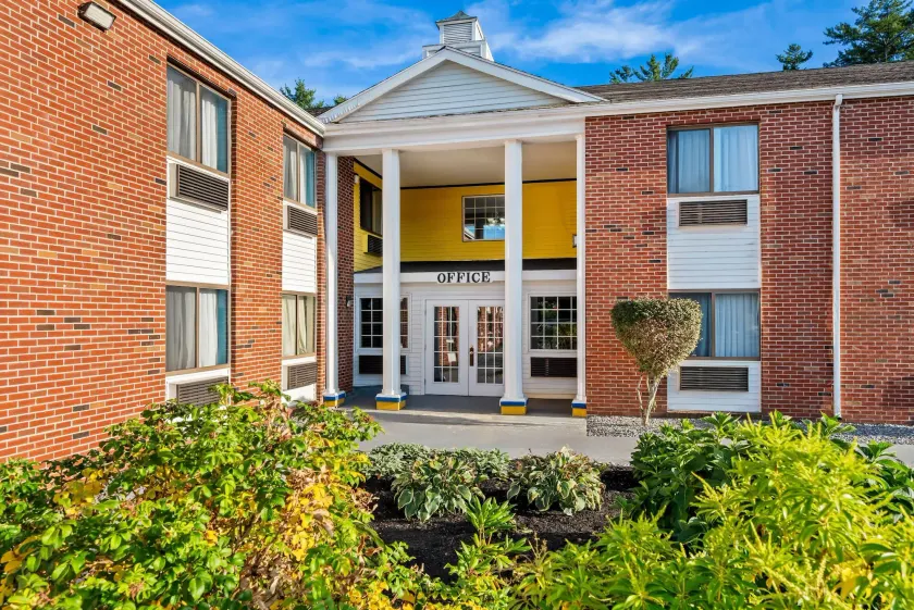 Days Inn by Wyndham Brunswick Bath Area - Image 1