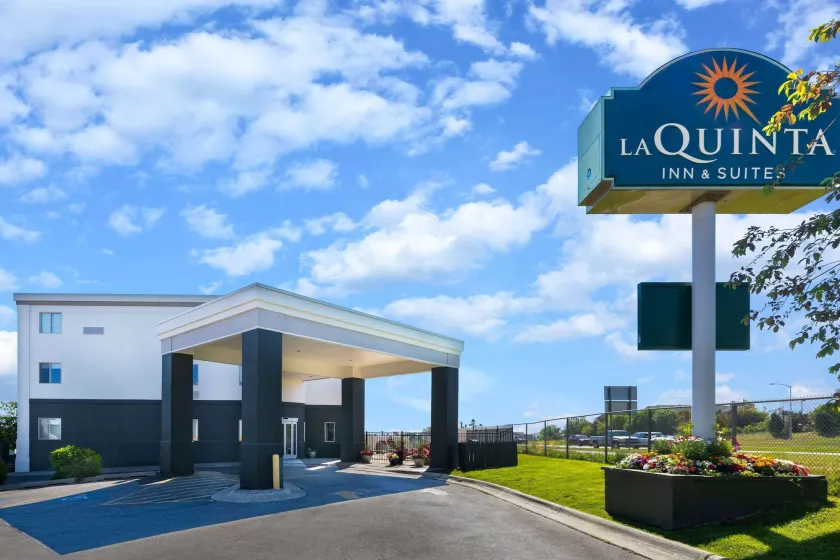 La Quinta by Wyndham Helena - Image 1