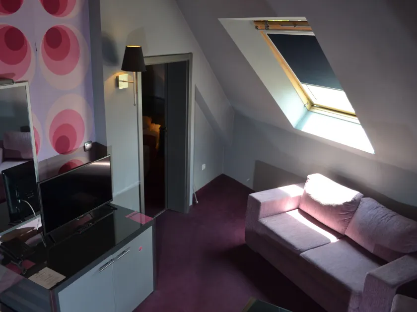 Elate Plaza Hotel - Image 1