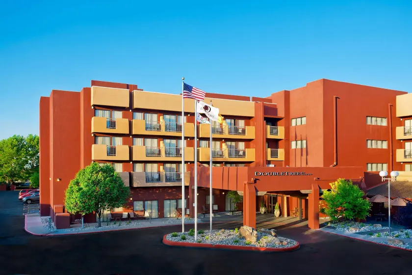 DoubleTree by Hilton Hotel Santa Fe - Image 1