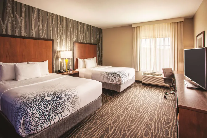 La Quinta by Wyndham Duluth - Image 1
