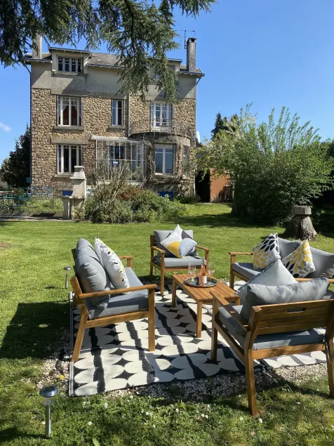 Maison De Montgibaud - Image 1
