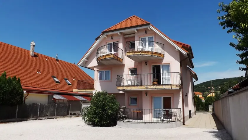 Abigél Apartmanház - Image 1
