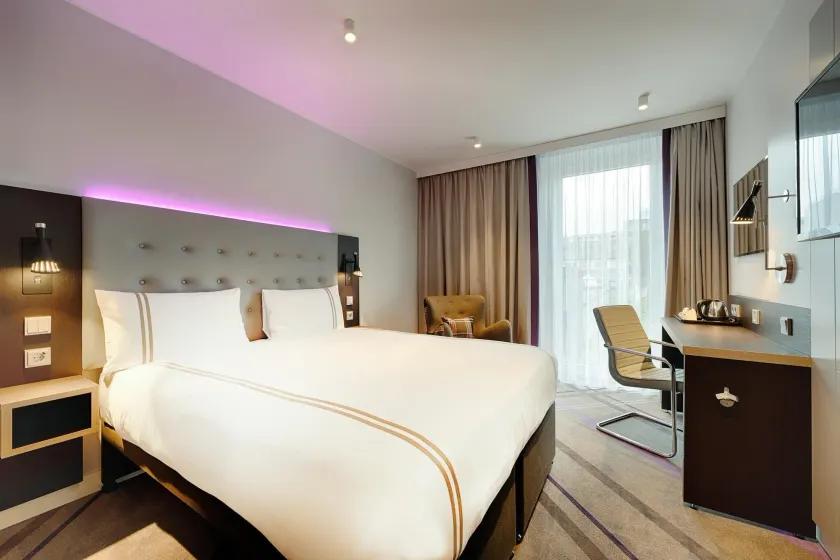 Premier Inn Hamburg City Klostertor - Image 1