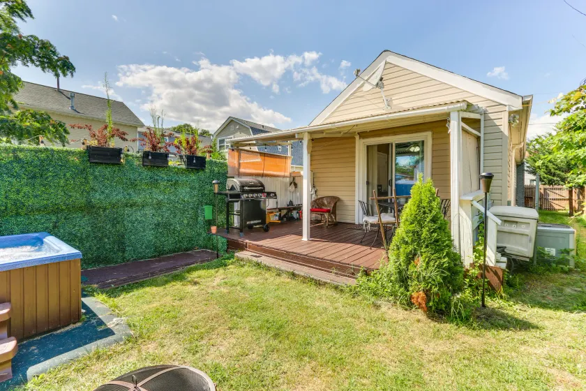 Keansburg Home w/ Private Hot Tub! - Image 1