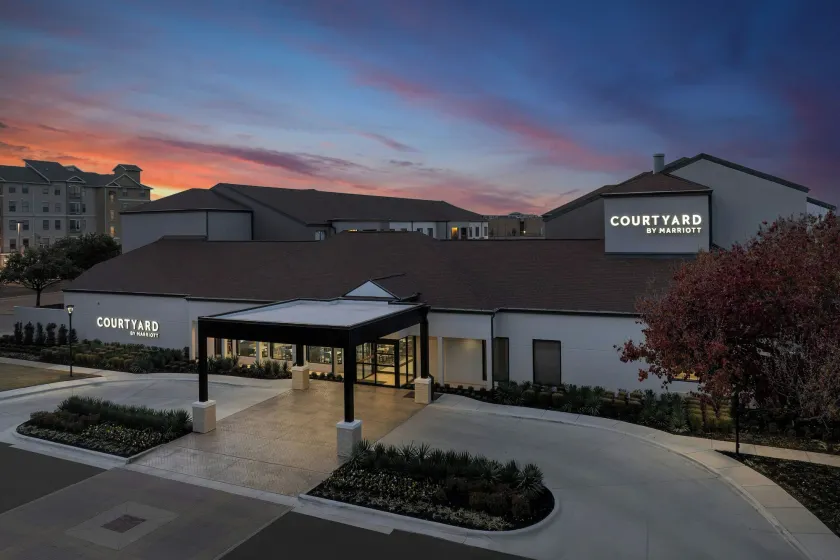 Courtyard by Marriott Waco - Image 1